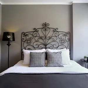 Captivating Old Town Apartament Bucureşti